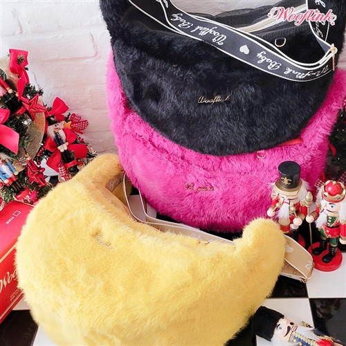 Hug Me Bag 2 in Fur by Wooflink wooflink, Hug me bag 2 in fur, pet bag in fur, dog carrier in fur, wooflink, petote, dogcarrier, petcarrier, bloomingtails dog boutique, small dog boutique,  pets, dogs, dog boutique, sale dog boutique, rolling dog carrier, dog bag, dog holder, airline approved, pet store, dog store, large dog clothes, pet clothes, doggie couture, new dog carrier, new dog sales, new pet sales, shop sale dogs, dog stores, shop local, clearance dog stuff, pet stuff